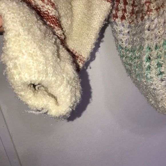 HOMEBODY V NECK FLUFFY/SHAGGY FAUX FUR SWEATER SIZE SMALL - Picture 6 of 10